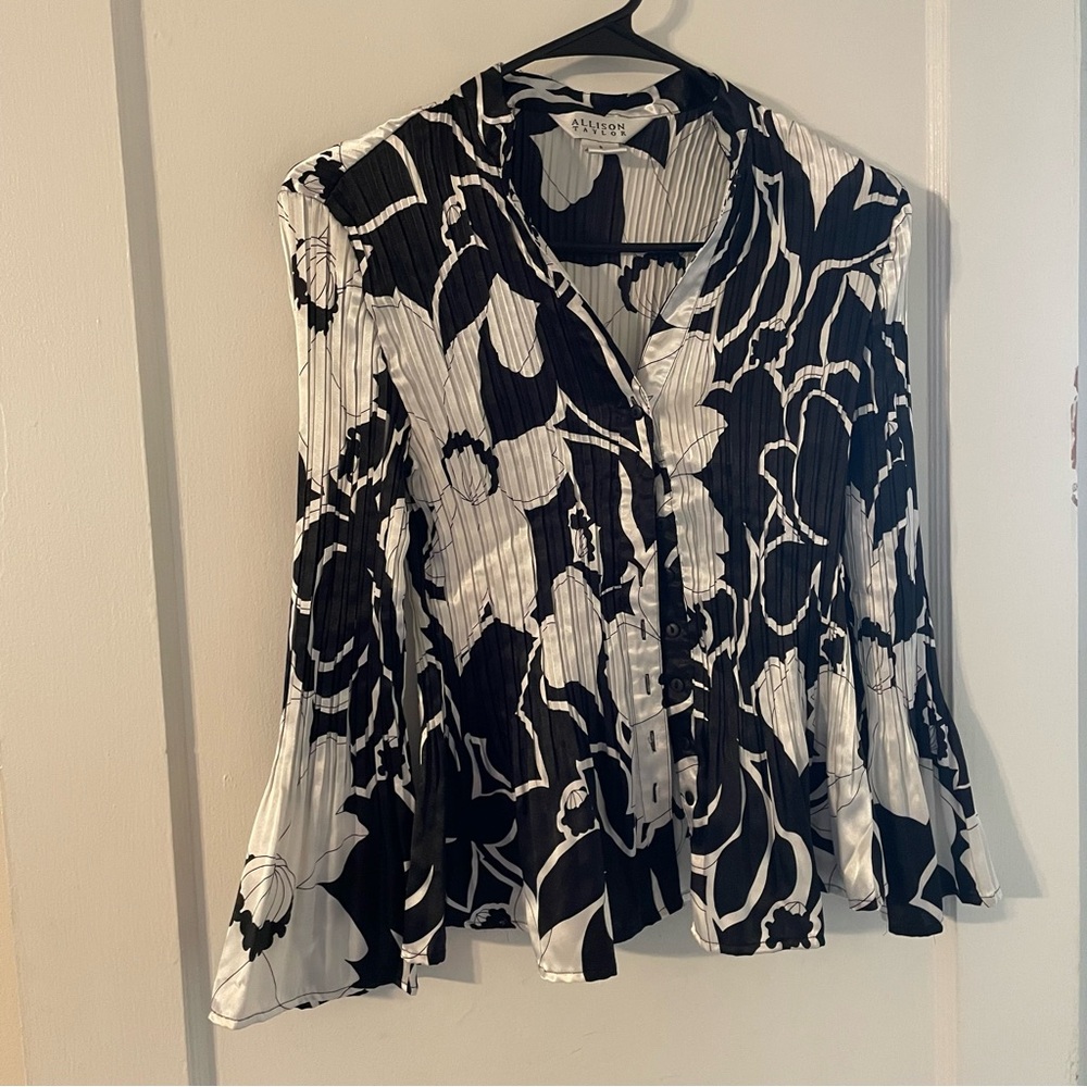 Allison Taylor Black and White Floral Blouse